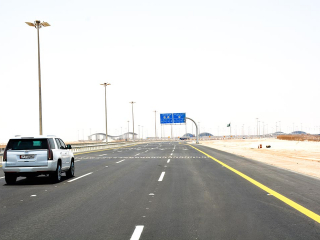 مشروع إعادة سفلتة وإستبدال إنارة الطریق الدولي بمنفذ سلوى (19)