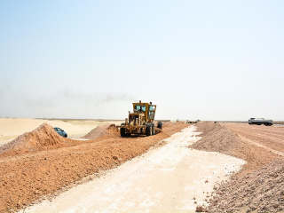 مشروع إعادة سفلتة وإستبدال إنارة الطریق الدولي بمنفذ سلوى (2)