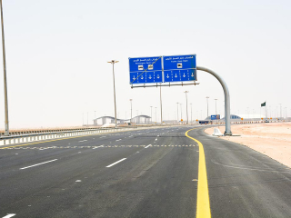 مشروع إعادة سفلتة وإستبدال إنارة الطریق الدولي بمنفذ سلوى (21)