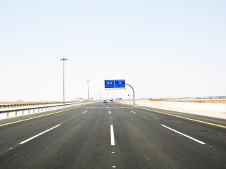 مشروع إعادة سفلتة وإستبدال إنارة الطریق الدولي بمنفذ سلوى (22)