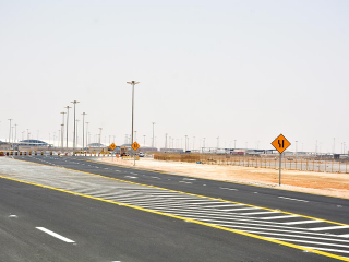 مشروع إعادة سفلتة وإستبدال إنارة الطریق الدولي بمنفذ سلوى (25)