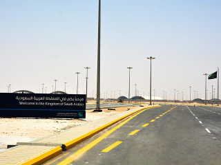 مشروع إعادة سفلتة وإستبدال إنارة الطریق الدولي بمنفذ سلوى (26)