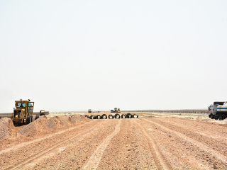 مشروع إعادة سفلتة وإستبدال إنارة الطریق الدولي بمنفذ سلوى (3)