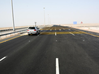 مشروع إعادة سفلتة وإستبدال إنارة الطریق الدولي بمنفذ سلوى (30)