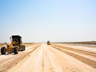 مشروع إعادة سفلتة وإستبدال إنارة الطریق الدولي بمنفذ سلوى (9)